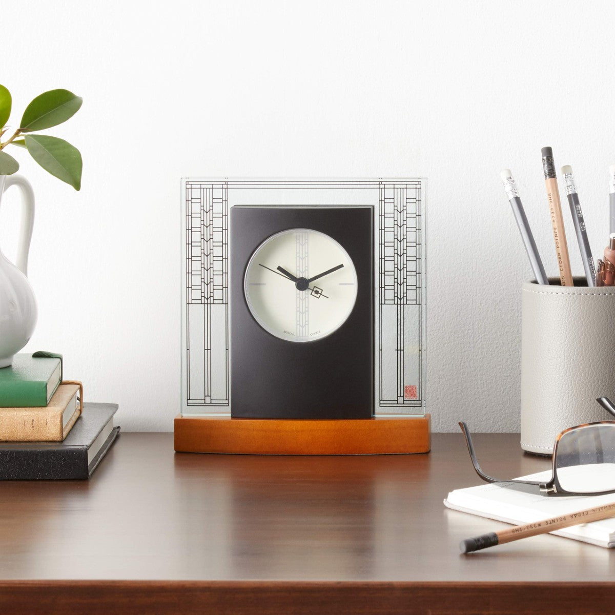 Bulova B7750 Glasner House Frank Lloyd Wright Tabletop Mantel Clock Bulova B7750 Glasner House Frank Lloyd Wright Tabletop Mantel Clock